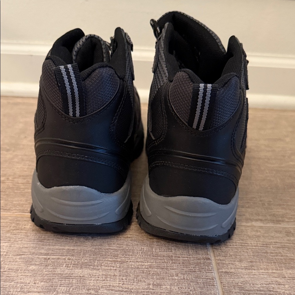 Khombu Men's Black and Gray Athletic Shoes Like New WOT. Sz8 - Picture 11 of 14